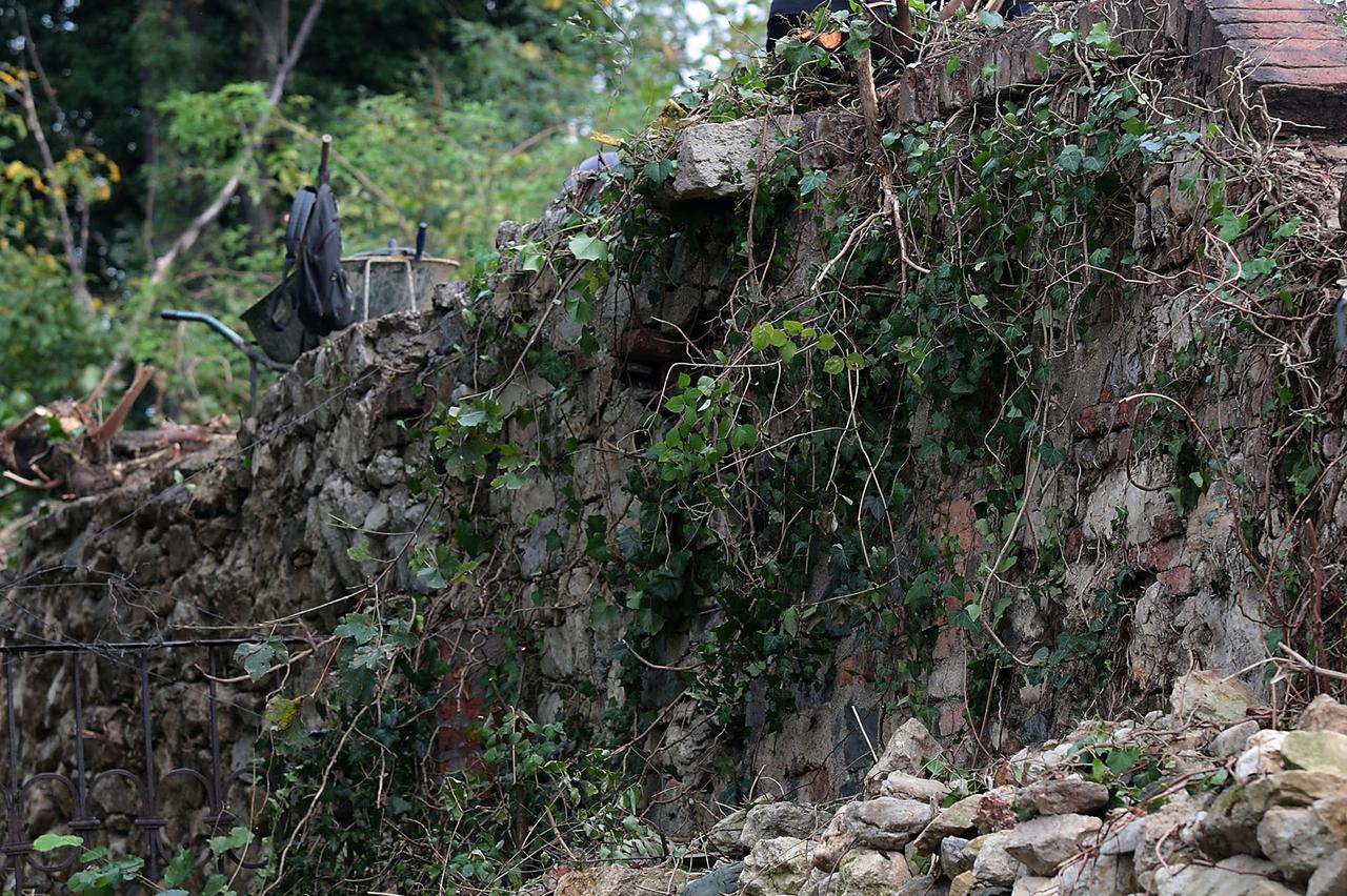 17.10.2014., Zagreb - Arheoloska istazivanja u parku Gric dovela su na povrsinu zapadni bedem starog Zagreba. Uz najavljeno lijepo vrijeme za vikend Zagepcani imaju priliku medju prvim vidjeti ostatke koji su godinama bili nedostupni pogledu. Photo: Patri