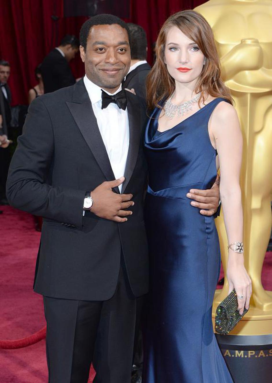 Chiwitel Ejio i Sari Mercer