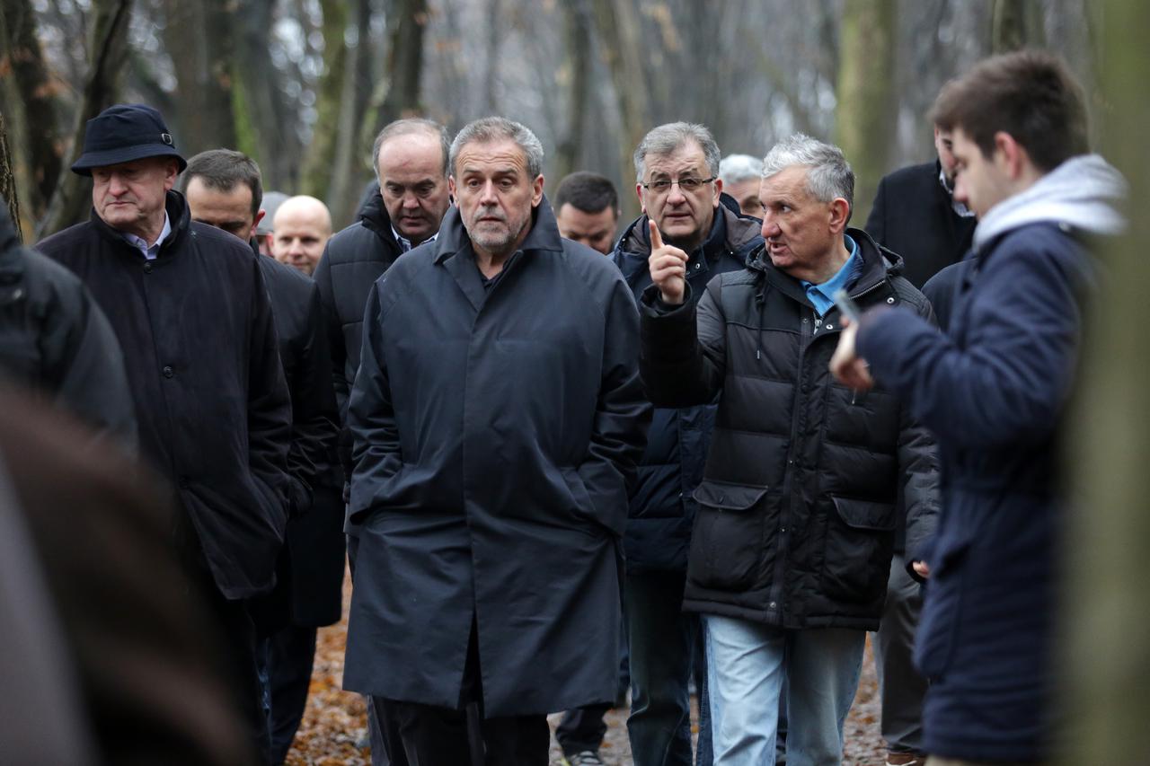 08.12.2015., Zagreb - Gradonacelnik Milan Bandic u obilasku lokacija u Sesvetame koje cekaju obnovu.