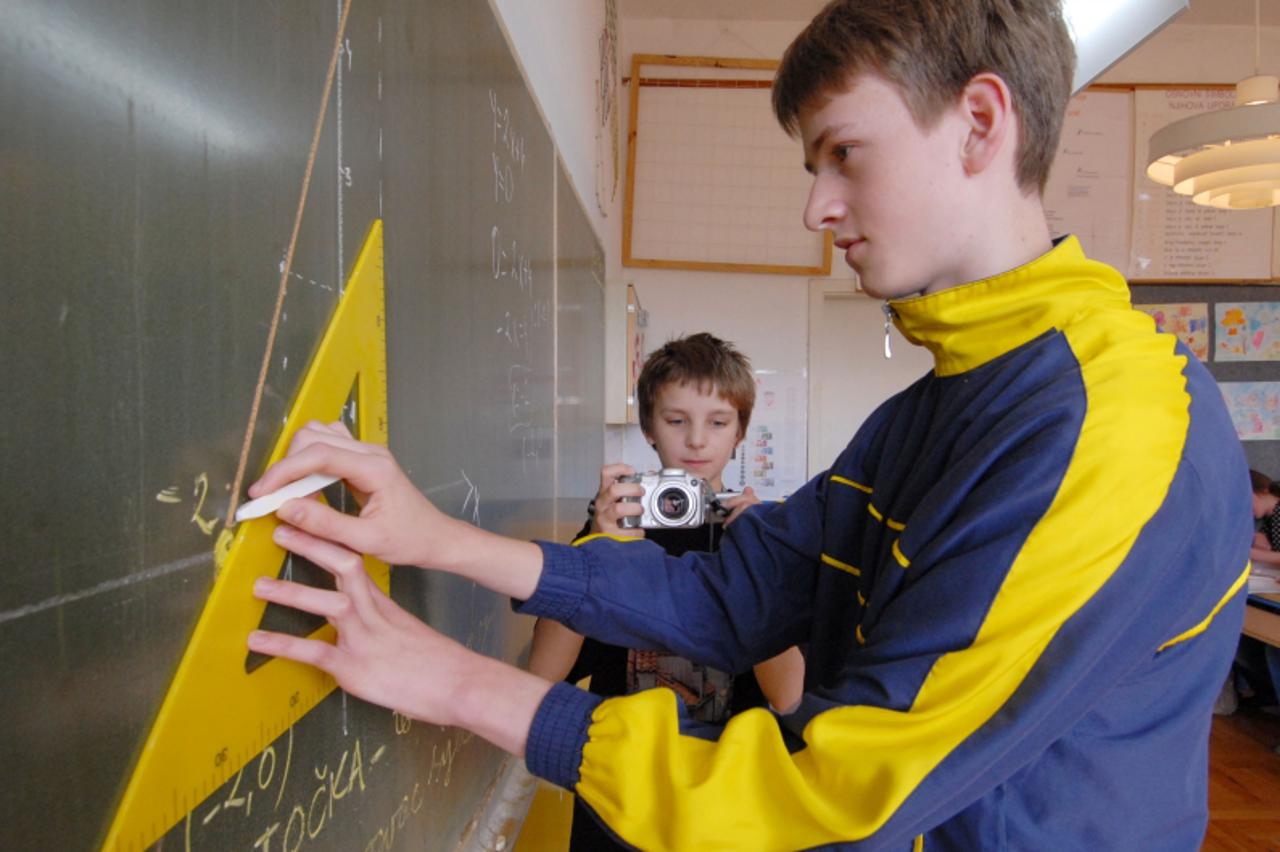 '10.05.2010. Sveti Junaj na bergu - Ucenici Tonko Sabolcec i Lovro Kadi iz osnovne skole I.G. Kovacic drzavni su prvaci u matematici i fotografiji Photo: Marko Jurinec/PIXSELL'