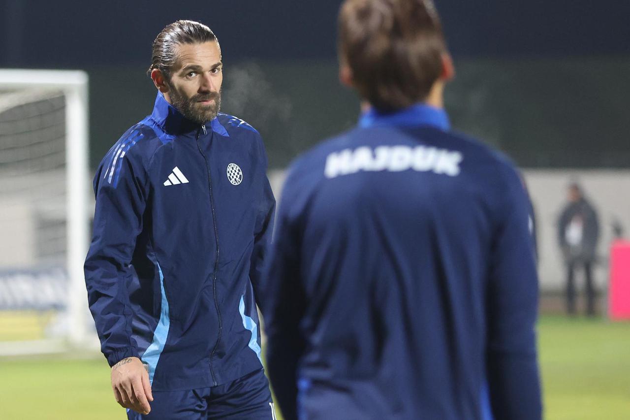 Velika Gorica: Zagrijavanje igrača Gorice i Hajduka uoči utakmice 16. kola SuperSport HNL-a