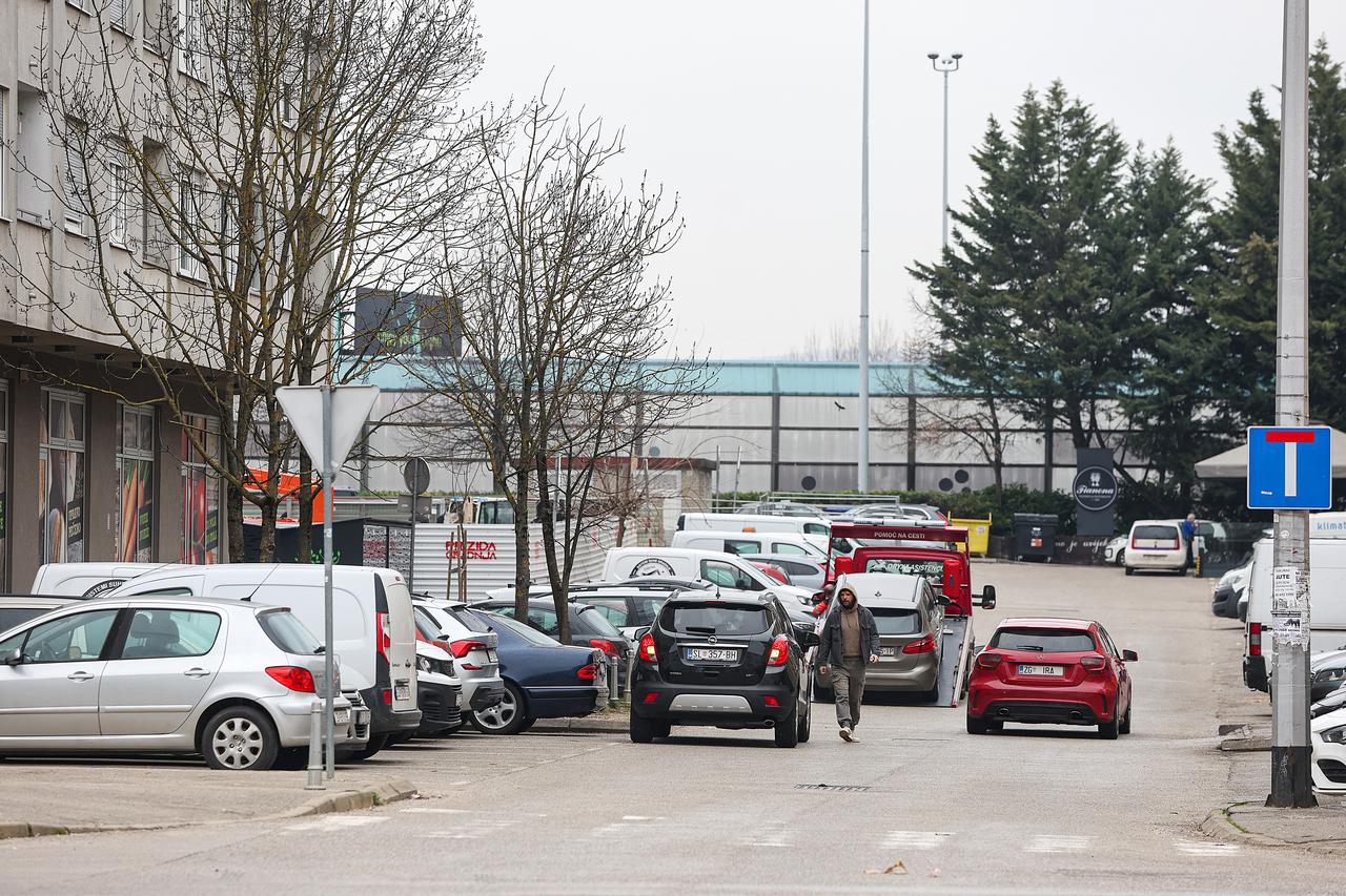 Zagreb: Naplata parkiranja na Laništu