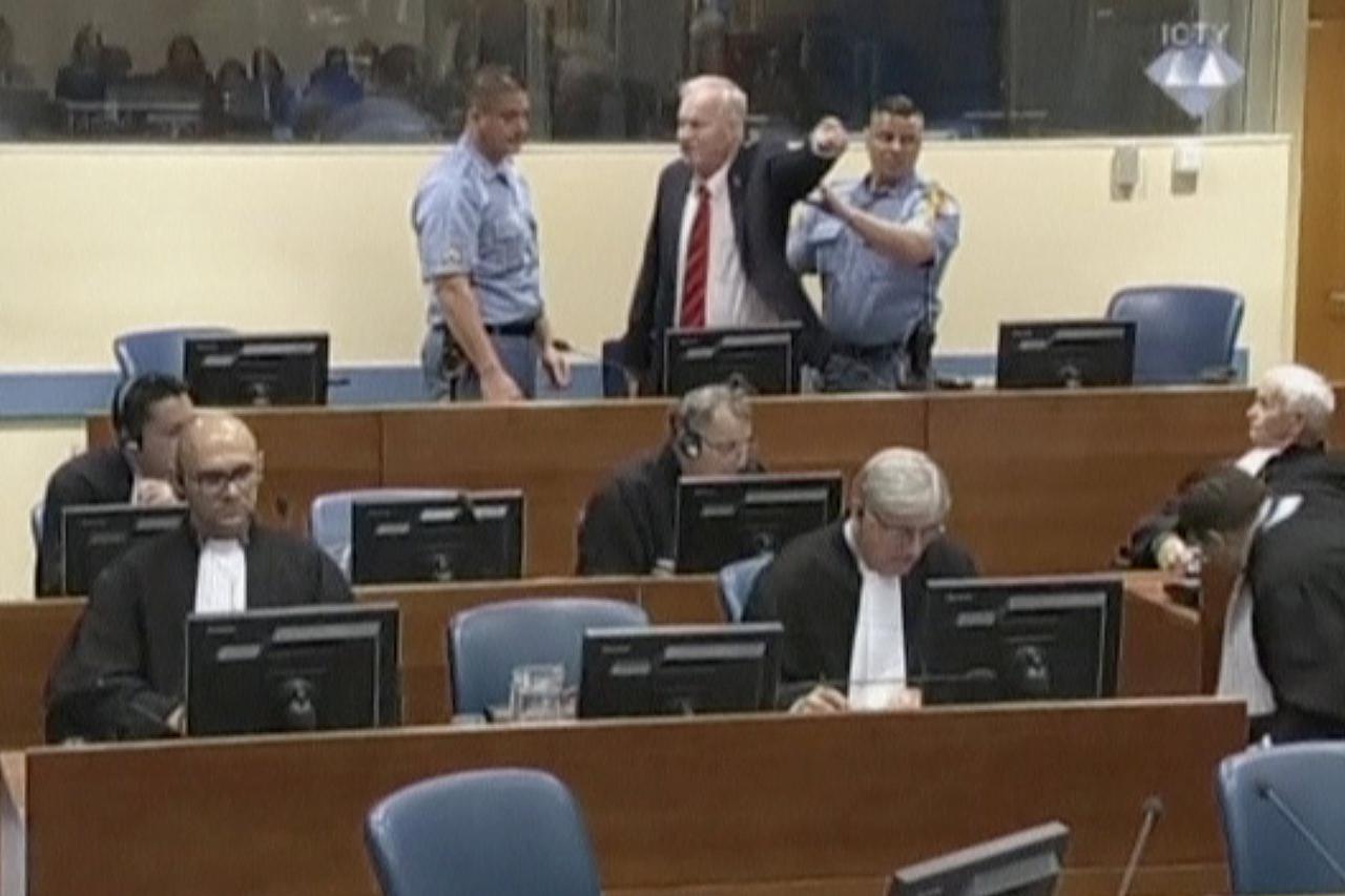Izbacivanje Ratka Mladića iz sudnice