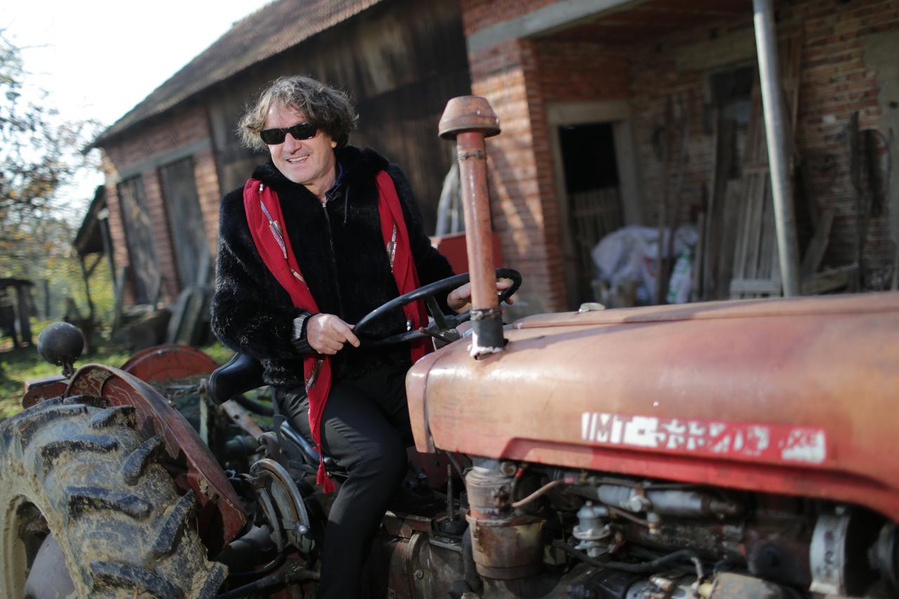 03.11.2015., Cabraji, Krizevci - Goran Bregovic u obilasku sv. Petra  Cvrstec, sela njegova oca.