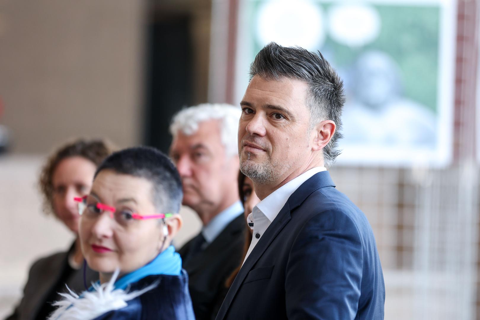 Slavko Kozina, predsjednik Zajednice nakladnika i knjižara Hrvatske gospodarske komore ocijenio je da se Panonski festival knjige prometnuo u najveću kulturnu manifestaciju, jednu od generalno najvećih manifestacija, u istočnom dijelu Hrvatske. "Sudjeluje 57 izlagača i stotinjak nakladnika. Struktura gostiju i žanrova je odlična – od dječjih programa do beletristike, publicistike, pop kulture i panela", pojasnio je Kozina, dodavši da na festival dolaze i regionalni gosti, poput beogradskog redatelja Srđana Dragojevića, te Zdenka Kovačiček s monografijom i koncertom