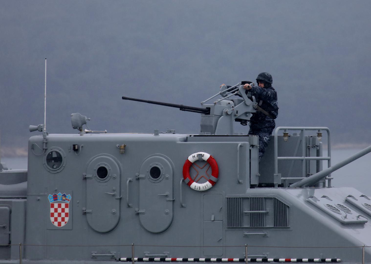 Također, od 10. do 12. travnja u vojarni „Admiral Sveto Letica Barba“ građani i posjetitelji Splita mogu razgledati izložbu naoružanja i vojne opreme pripadnika Hrvatske vojske. 