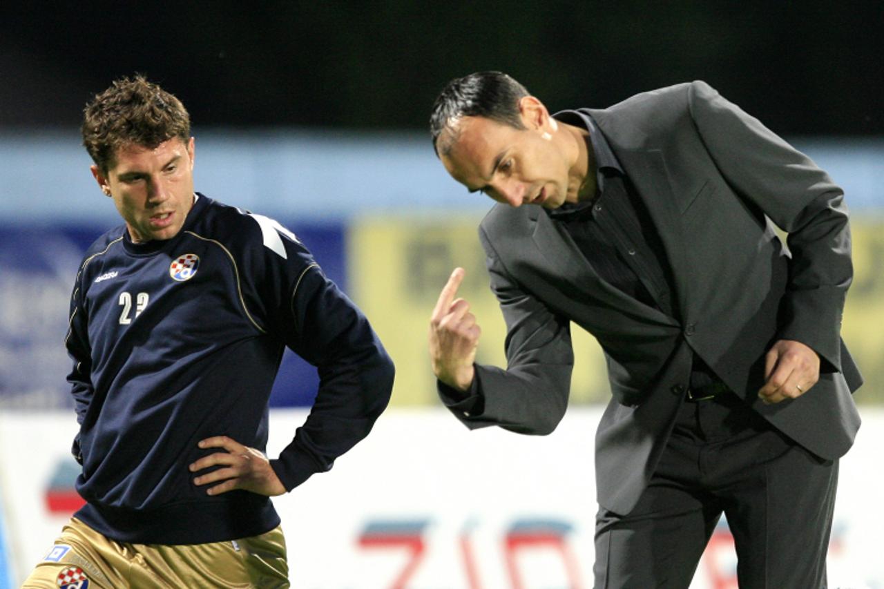 '24.04.2010. stadion Cibalia, Vinkovci -  Nogometna utakmica 27.kola T-Com 1.HNL izmedju Cibalie i Dinama,krunoslav jurcic u razgovoru sa igracima Photo: Davor Javorovic/PIXSELL'