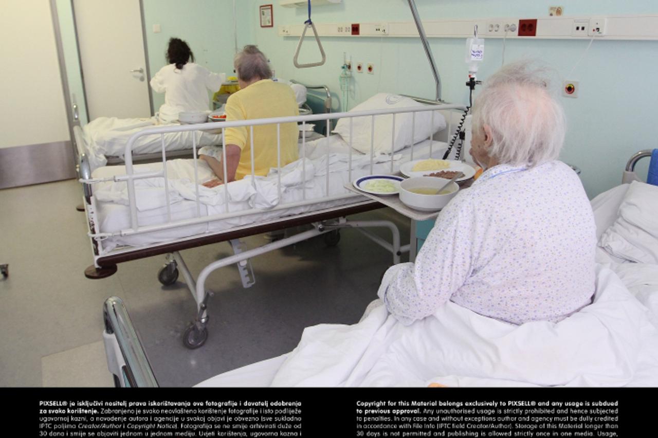 '18.09.2013., Koprivnica - U Opcoj bolnici Dr. Tomislav Bardek svega 24% lijecnika i 8% medicinskih sestara strajka, a u desetak odjela je u skladu sa odlukom ministra zdravlja zabranjeno strajkati zb