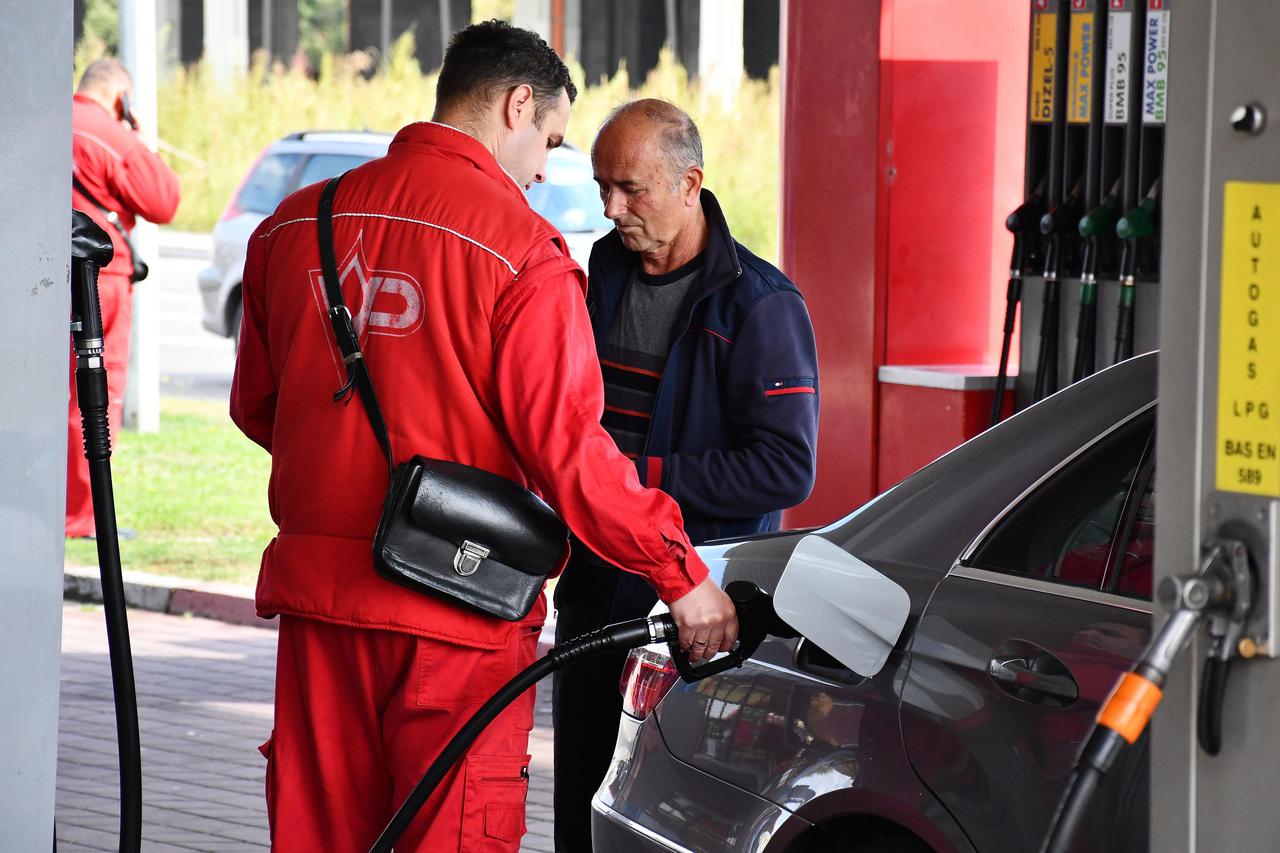 Bosanski Brod: Po jeftinije gorivo Hrvati odlaze na crpke u susjednu državu