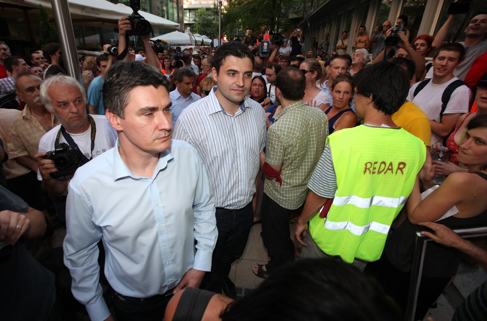 Zajedno s Milanovićem, prosvjednicima su se tada obratili i tadašnji mladi SDP-ovac Davor Bernardić te pokojni Boris Šprem, u pokušaju da se pronađe dijalog s građanima koji su bili ogorčeni zbog mogućeg uništavanja javnog prostora u centru Zagreba.