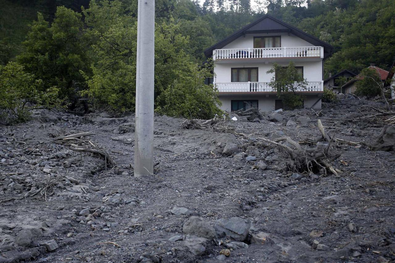 Bosna objekti prije i poslije poplava