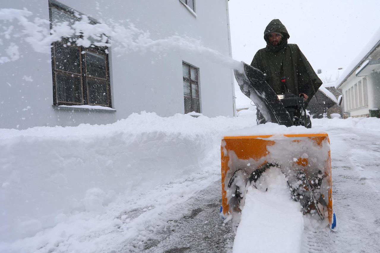 U Gospiću izmjereno 70 centimetara snijega