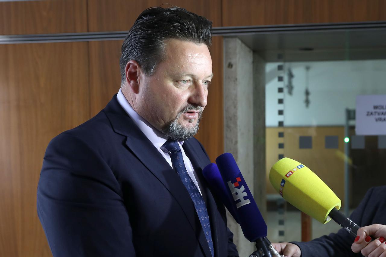 Ministar Lovro Kuščević