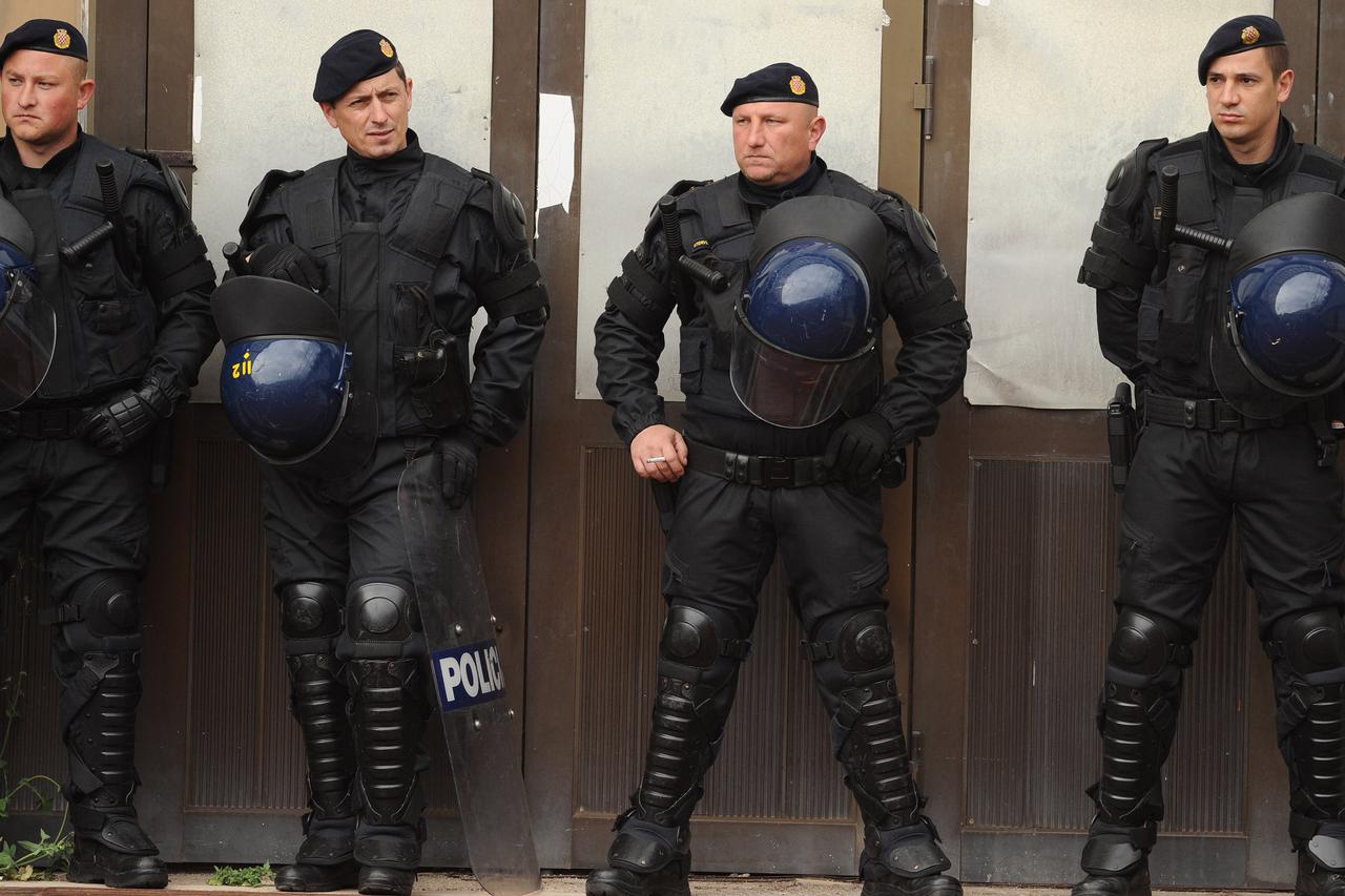 Policija na Poljudu