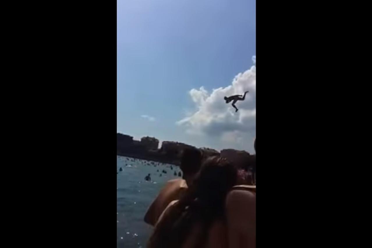 skok u more na Bačvicama