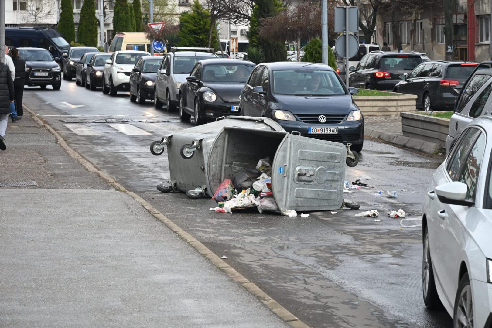 17.03.2025., Kocani, Sjeverna Makedonija - Danas je organiziran prosvjed kojim gradjani traze odgovornost vlasnika nocnog kluba Pulse zbog niza sigurnosnih propusta koji su doveli do tragicnog pozara u kojemu je poginulo 59 osoba, a vise od 150 ih je ozlijedjeno. Prosvjednici su  tijekom prosvjeda ostetili kafic i izlog mjesta u kojem se nalazi sjediste njegove tvrtke te su prevrnuli njegov automobil.  Photo: STR-1234/PIXSELL