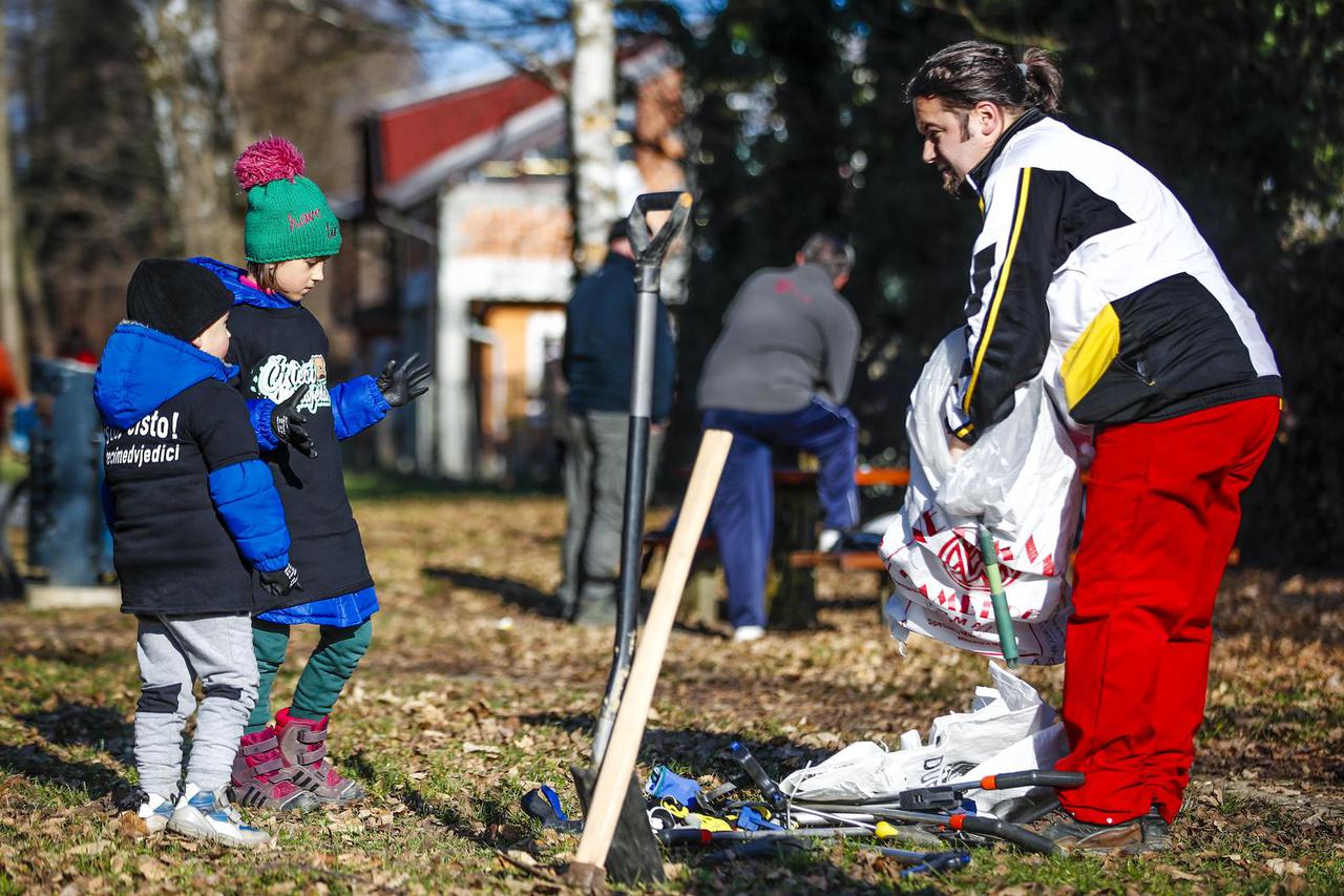 Zagreb: Akcija Čistećih medvjedića u Maksimiru