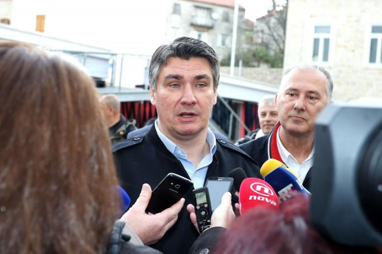 Zoran Milanović s ministrima u Sinju 