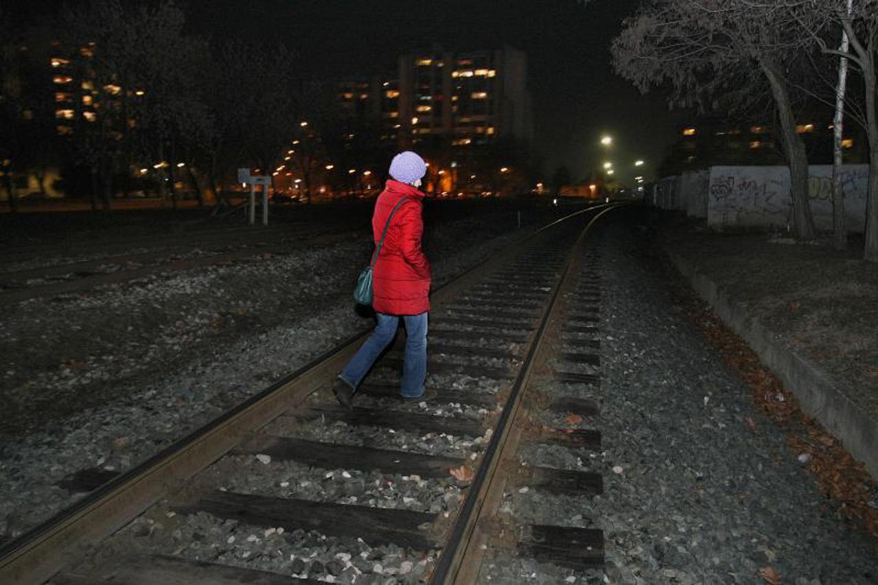 pružni prijelaz, pruga,tračnice, vlak