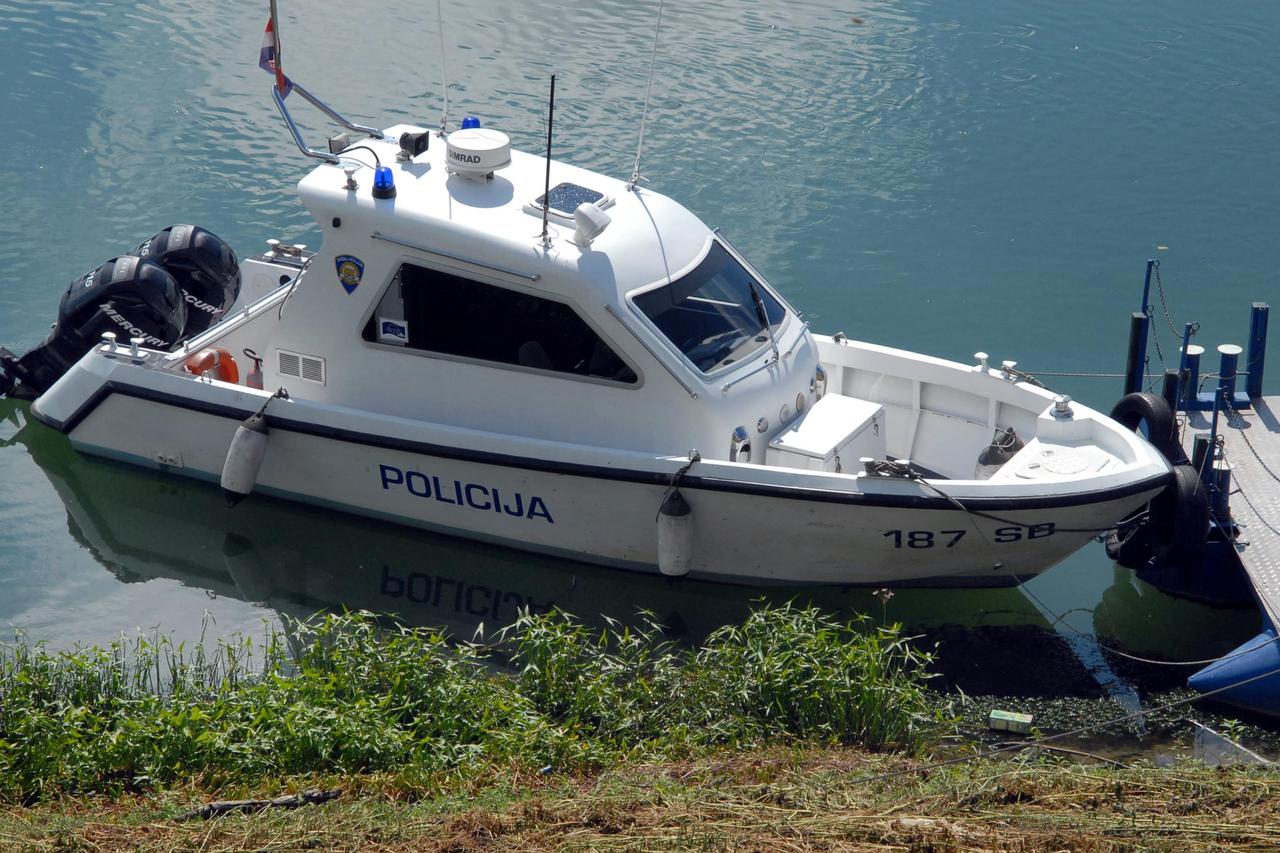 policijski brod