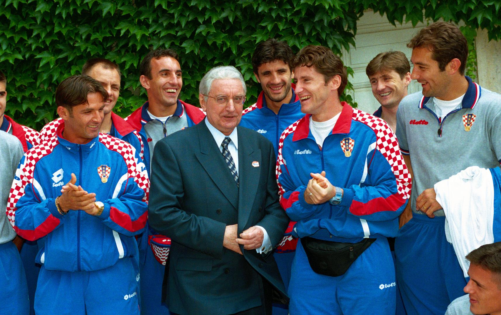Prvi nastup hrvatske nogometne reprezentacije na svjetskoj smotri ujedinio je naciju tek izašlu iz rata i donio mnogo lijepih događaja koje su ušle u legendu