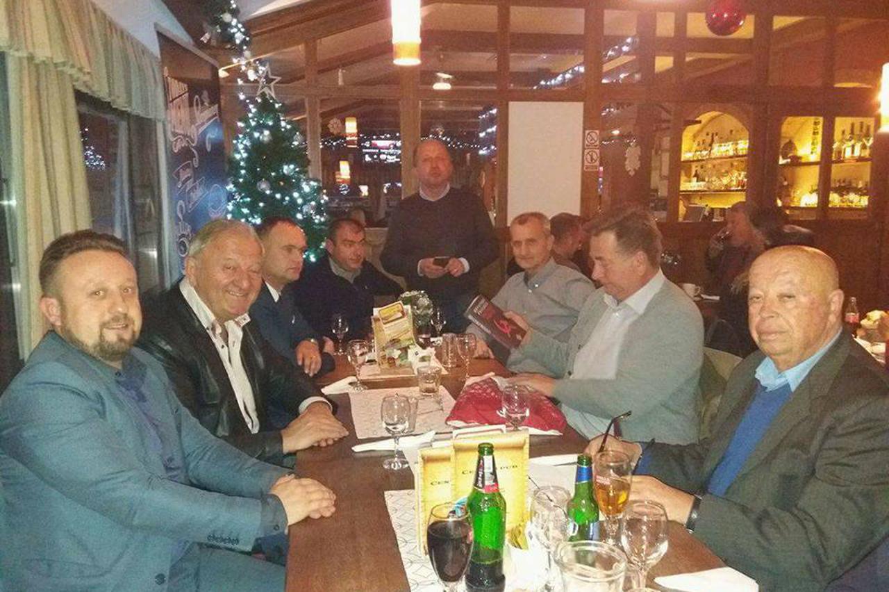 Tepeš je objavio fotografiju s poznatim političarima s desnice