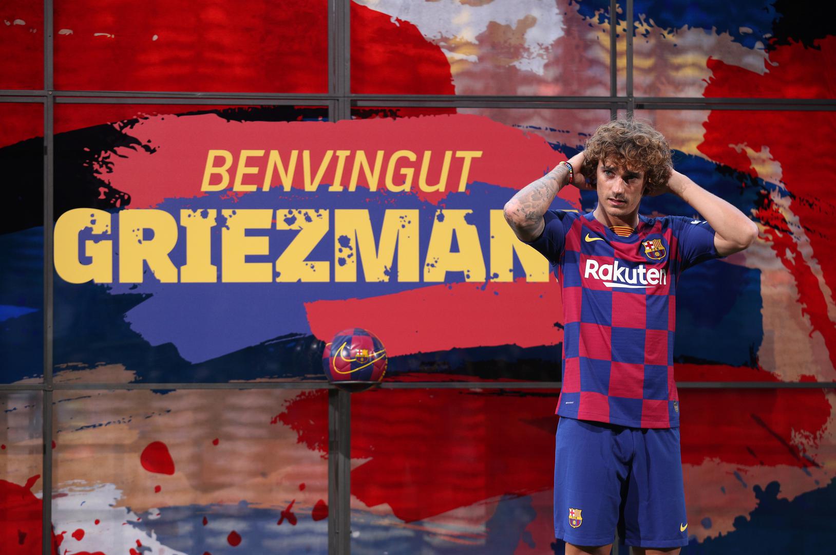 Drugi najveći transfer ovog ljeta bio je dolazak 28-godišnjeg francuskog napadača Antoinea Griezmanna iz madridskog Atletika u Barcelonu. Katalonski klub je Madriđanima isplatio 120 milijuna eura