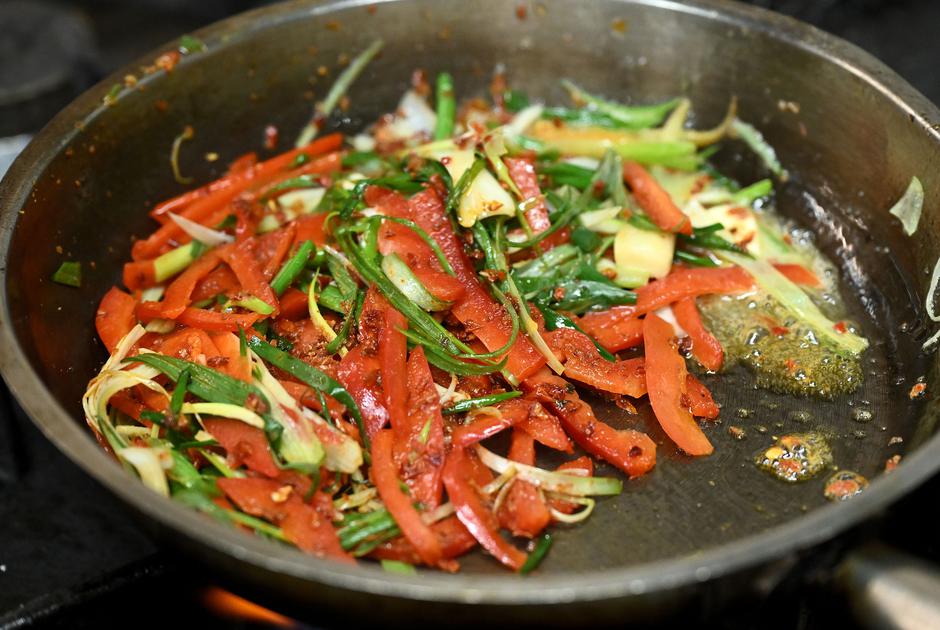 Zagreb: Domjenak povodom otvaranja novog restorana Curry Bowl 