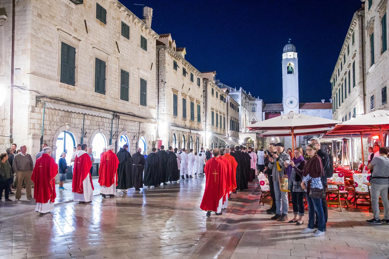 Dubrovnik: Nakon mise procesija gradskim ulicama na Veliki Petak