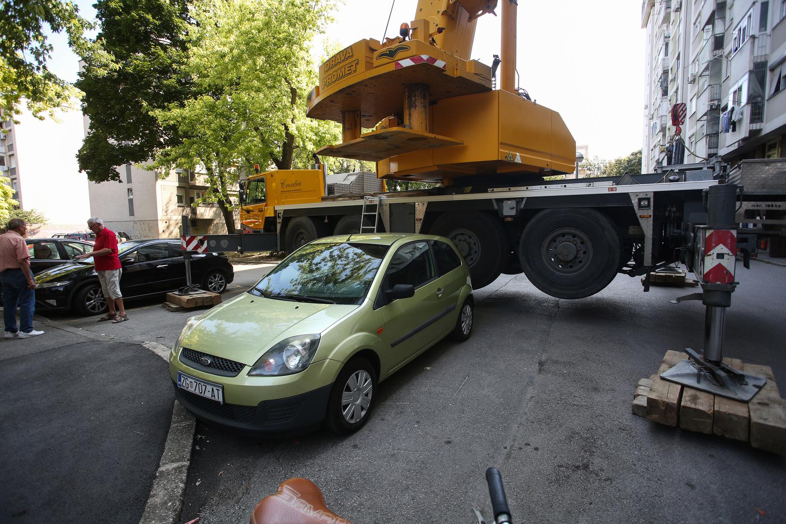 11.08.2021., Zagreb - Stanari zgrade u Alabaharijevoj ulici pobunili su se protiv postavljanja repetitora na vrh njihove zgrade. Photo: Zeljko Hladika/PIXSELL