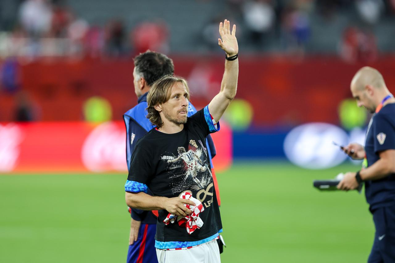 SP 2026 Toronto: Hrvatska reprezentacija obilježila 200. nastup Luke Modrića u dresu Hrvatske