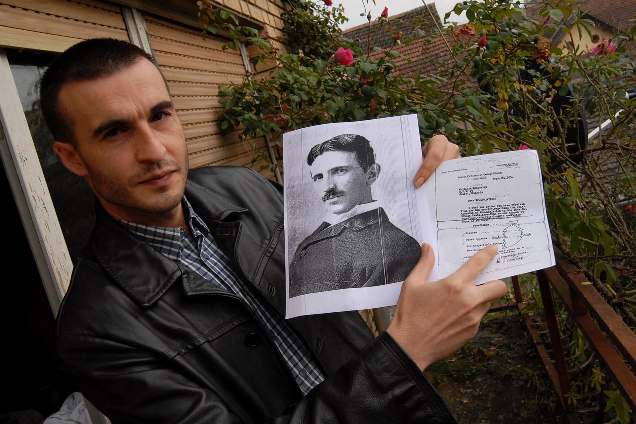 08.11.14.,Slavonski Brod - Brodjanin Gordan Sundac tvrdi da je potomak Nikole Tesle, za sto ima i dokument iz crkve u Ilinoisu. 