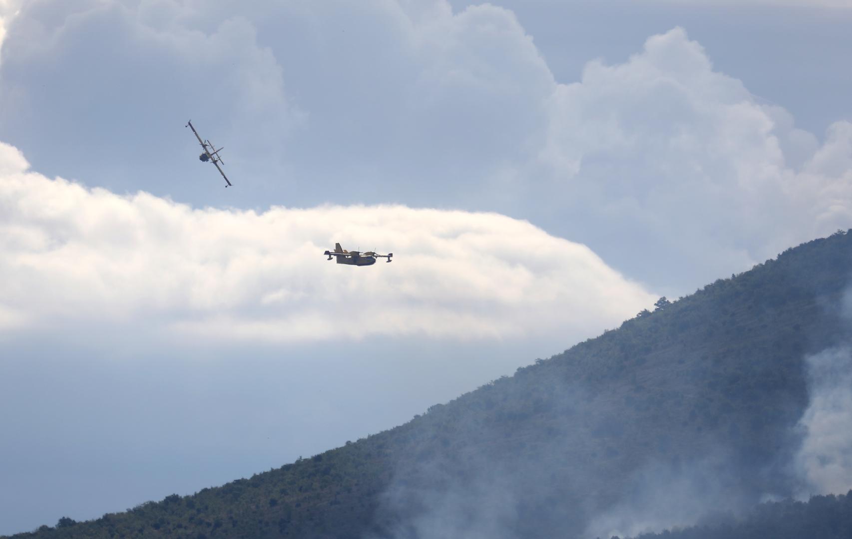 22.04.2024., Vrpolje - Pozar na nepristupacnom terenu izmedju Vrpolja i Grebastice. Photo: Dusko Jaramaz/PIXSELL