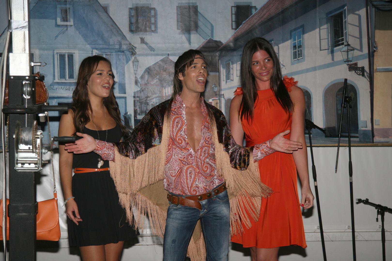 Tada je imao dužu kosu i te 2011. godine nigdje se nije pojavljivao bez ovog modnog dodatka. 