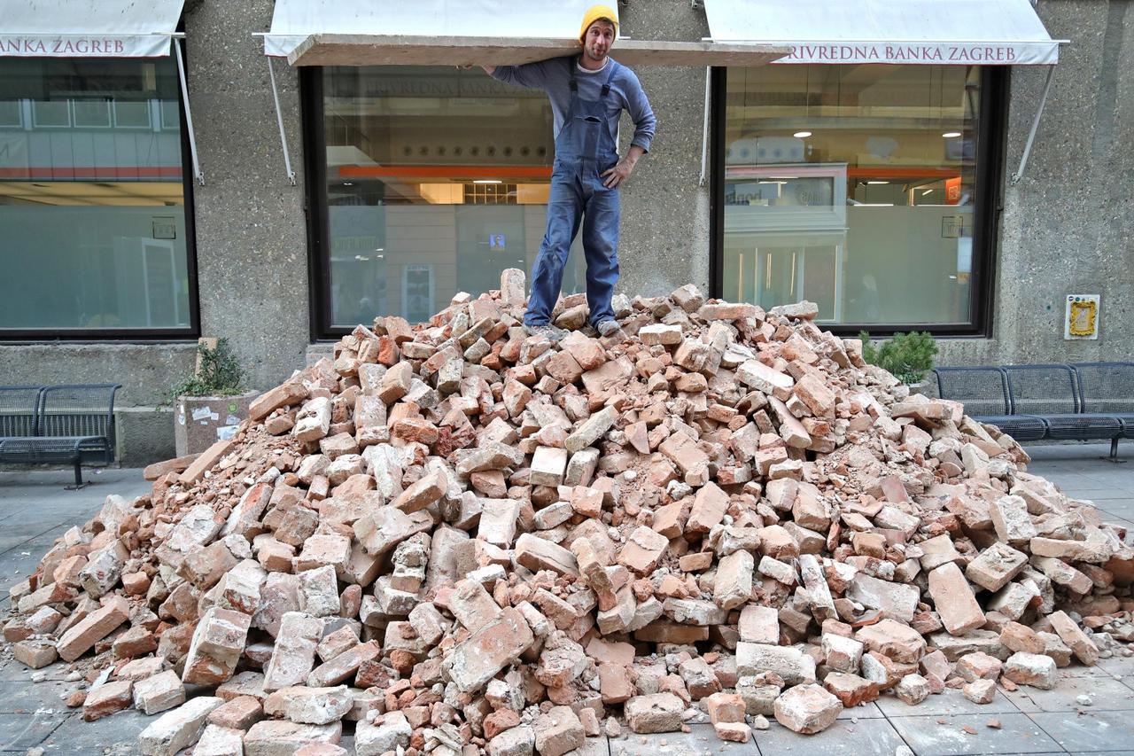 Zagreb: Hrpa cigli na Cvjetnom trgu