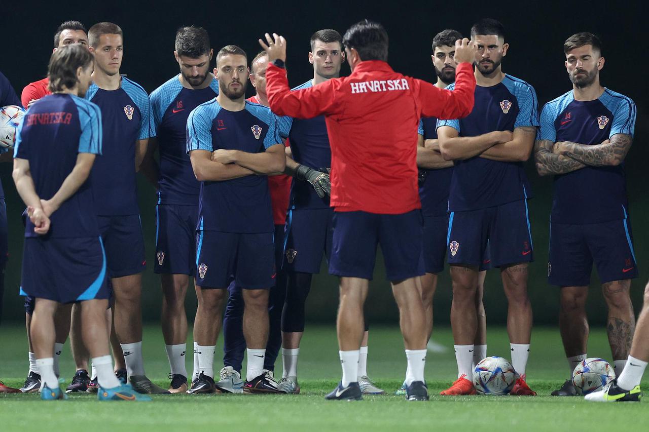 KATAR 2022: Trening hrvatske nogometne reprezentacije na trening kampu Al Ersal 3 u Dohi