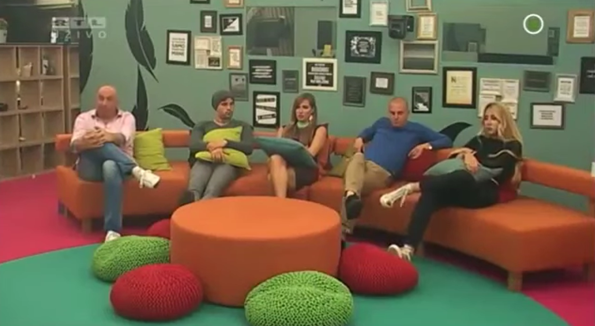 Sudjelovala je i u celebrity izdanju Big Brothera, no od tada je prošlo već osam godina. Danas se čini kako je atraktivna plavuša odlučila živjeti daleko od reflektora, dok se publika s nostalgijom prisjeća sezone koja je obilježila jednu televizijsku eru.