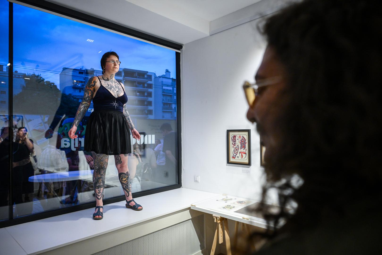 Izložba Oslikana koža & Oslikana koža otvorena je u galeriji Muzeja za umjetnost i obrt u Ilici