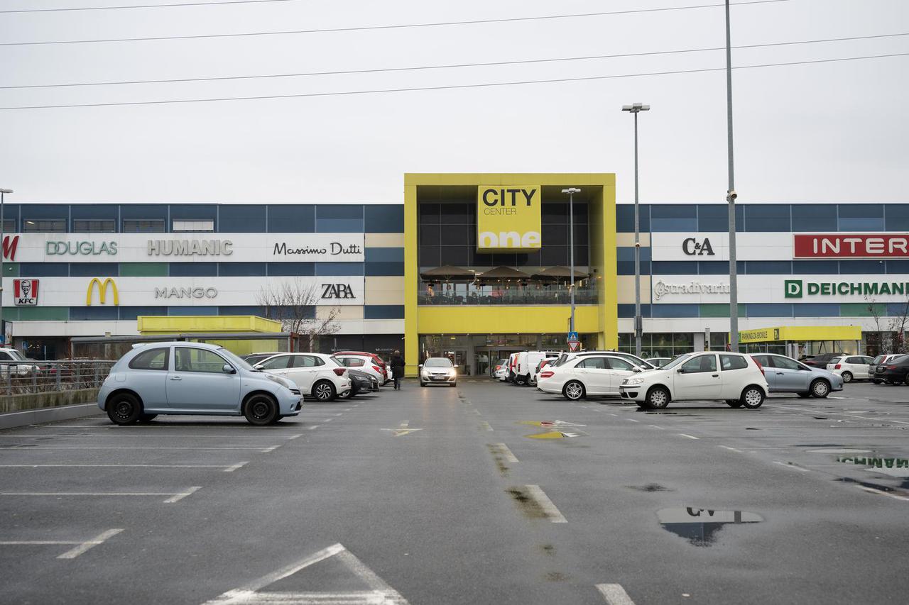 Zagreb: Parkirališta trgovačkih centara na dan bojkota trgovina 