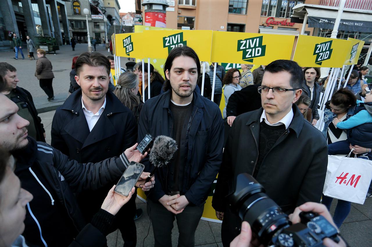 Živi zid na glavnom Trgu govorio o ministrici Murganić i centrima za socijalnu skrb