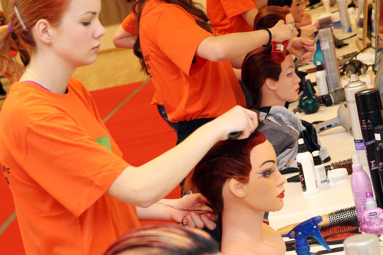 27.04.2012., Sibenik - U sibenskoj srednjoj strukovnoj skoli odrzava se drzavno natjecanje ucenika frizera. Sudjeluju sve srednje strukovne skole iz Hrvatske a domacin natjecanja je strukovna skola iz Sibenika. Photo: Dusko Jaramaz/PIXSELL