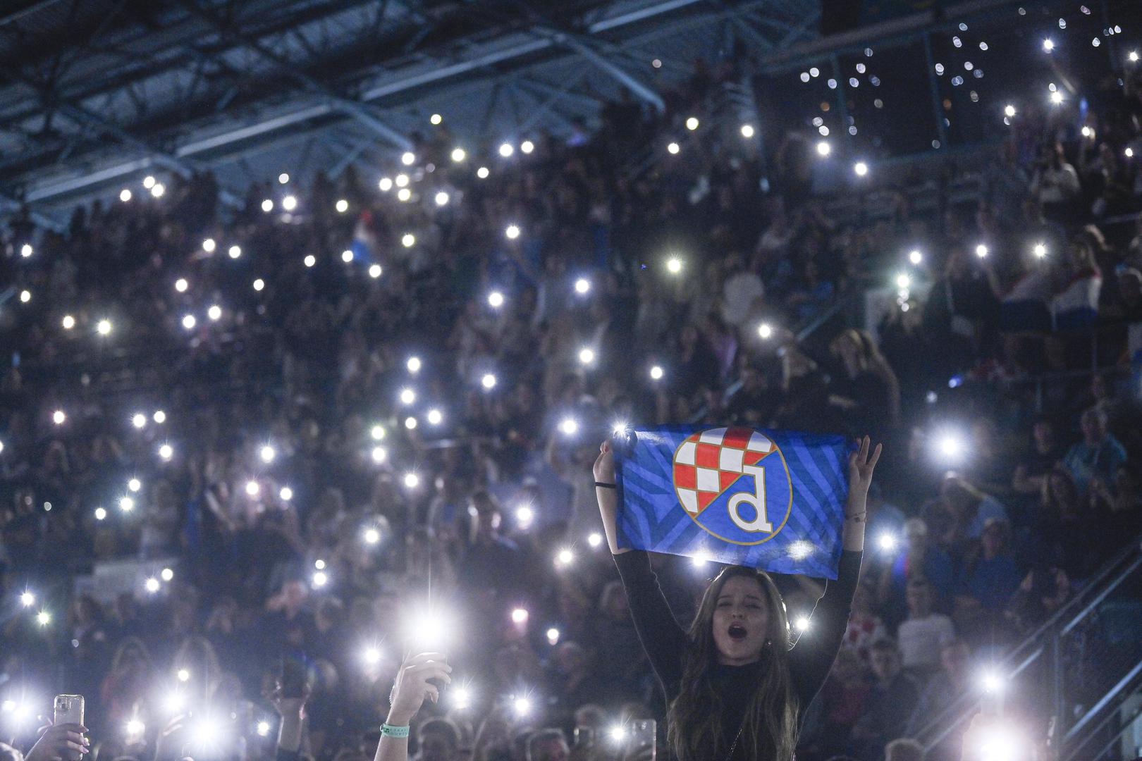 09.12.2023., Frankfurt - Hrvatska Noc , spektakularan koncert u Frankfurtu , 10 izvođača,10 sati glazbenog programa za 13 000 posjetitelja.  Najvece je okupljanje Hrvata i njihovih prijatelja u iseljenistvu . Dogadjaj na koji se ceka cijelu godinu. Na koncertu u Frankfurtu  veceras nastupaju najvece hrvatske glazbene zvijezde:  Petar Grašo, Prljavo kazaliste, Jole, Jelena Rozga, Mate Bulic, Zlatko Pejaković, Crvena jabuka, Miroslav Škoro, Mladen Grdovic, Sinisa Vuco. Tisuce Hrvata i njihovih gostiju  koji u Frankfurt dolaze iz Novog Zelanda , SAD , Europe i cijelog svijeta .  Photo: Igor Soban/PIXSELL