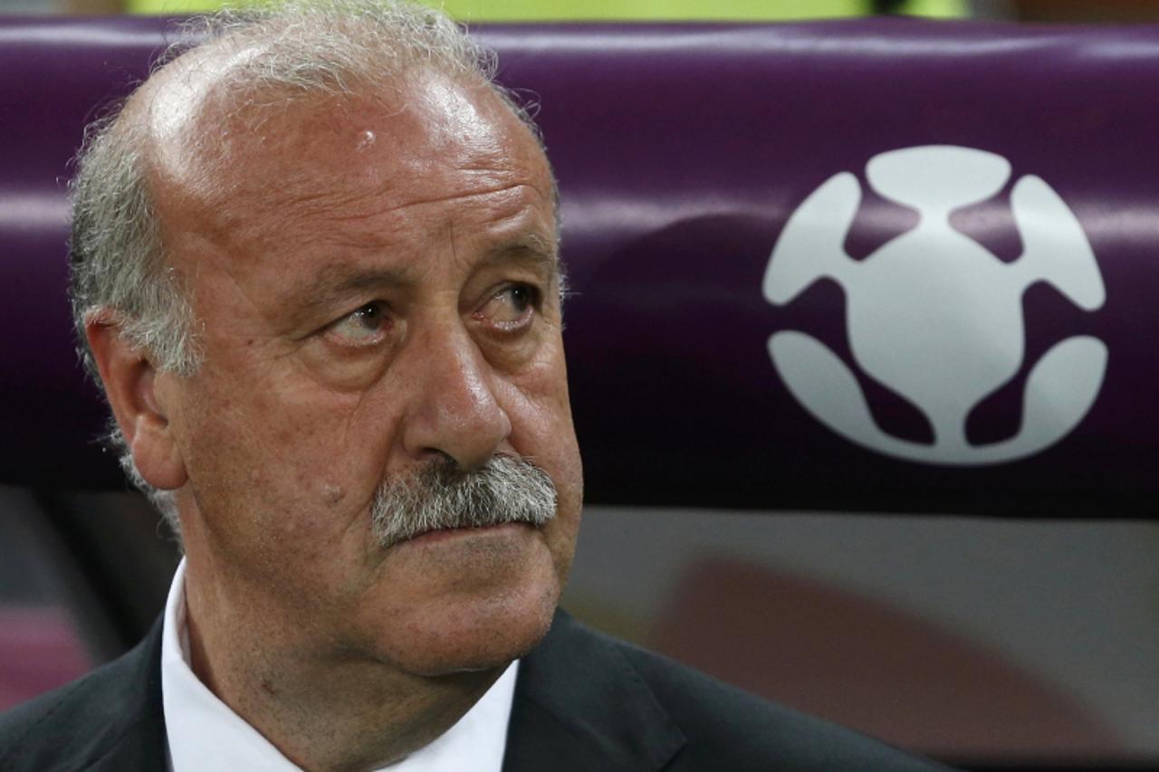 'Spain\'s coach Vicente del Bosque looks before their Euro 2012 quarter-final soccer match against France at the Donbass Arena in Donetsk, June 23, 2012. REUTERS/Juan Medina (UKRAINE  - Tags: SPORT SO