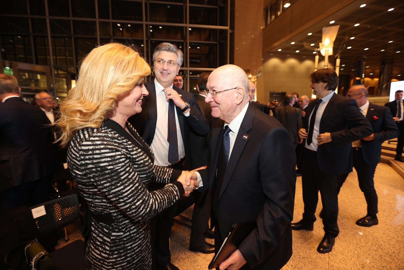 16.01.2023., Zagreb - U Nacionalnoj i sveucilisnoj knjiznici odrzana je promocija 2. dopunjenog izdanja knjige "Diplomatska oluja" Mate Granica. Kolinda Grabar Kitarovic, Mate Granic Photo: Boris Scitar/Vecernji list/PIXSELL