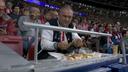 Kad si gladan, nisi svoj: Navijač na utakmici Atletica i Arsenala radio sendviče