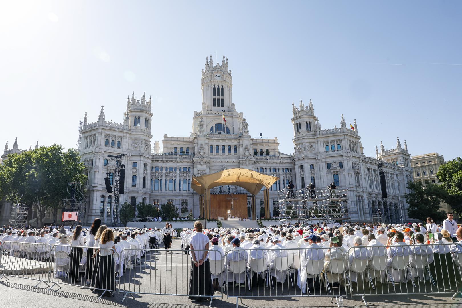 "Neka Madrid ostane gostoljubiv i uključiv grad, gdje je društveni život inspiriran istinskim ljudskim vrijednostima", napisao je Lav u knjigu gostiju nakon što mu je gradonačelnik uručio ključ grada.