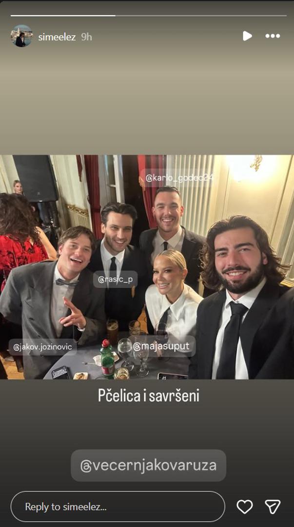 Večernjakova ruža sinoć je po 32. put održana u zagrebačkom HNK-u, gdje su brojne poznate osobe uživale u svečanoj dodjeli najstarije i najuglednije medijske nagrade. Ovih dana društvene mreže preplavio je hashtag Večernjakova ruža, a poznati su na Instagramu podijelili mnoštvo fotografija s događaja. Izdvojili smo galeriju njihovih sinoćnjih objava. Maja Šuput uživala je u društvu čak tri Gospodina Savršena te pjevača Jakova Jozinovića