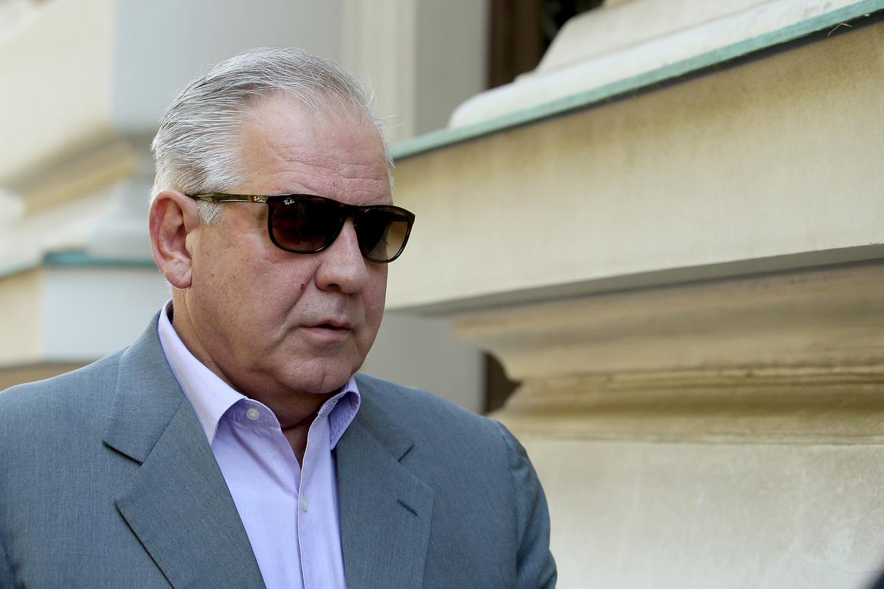 Ivo Sanader u pratnji odvjetnika dolazi na pripremno ročište za Ina-MOL