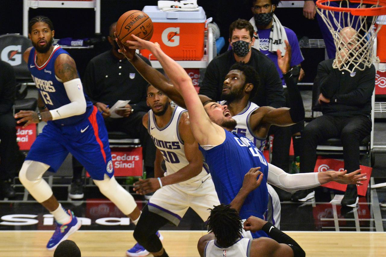 Clippers Dominate Late to Defeat Kings 115-96 in L.A.