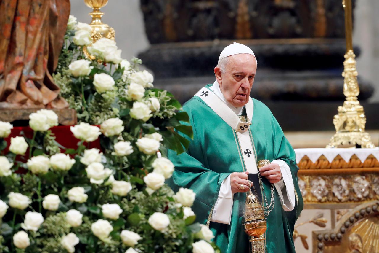 Papa Franjo predvodi biskupsku sinodu